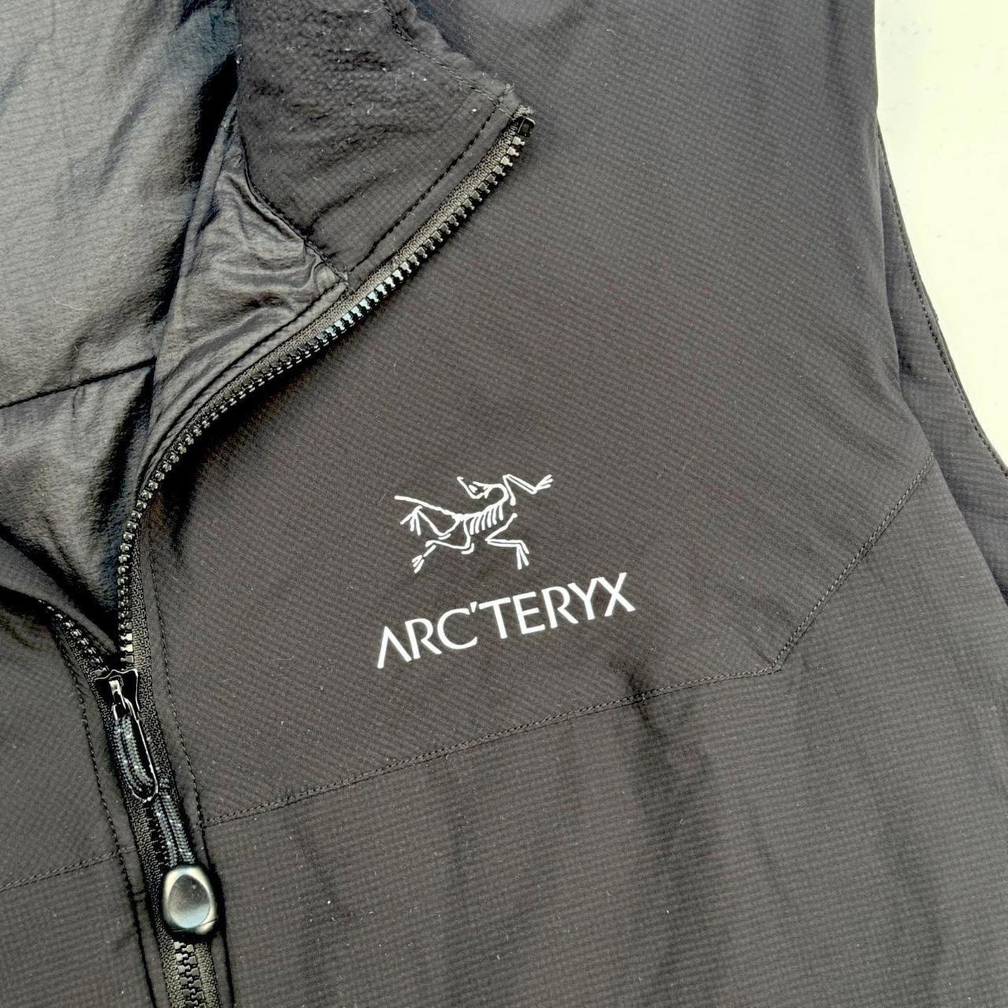 Arc’teryx Atom LT gilet / body warmer vest in black.